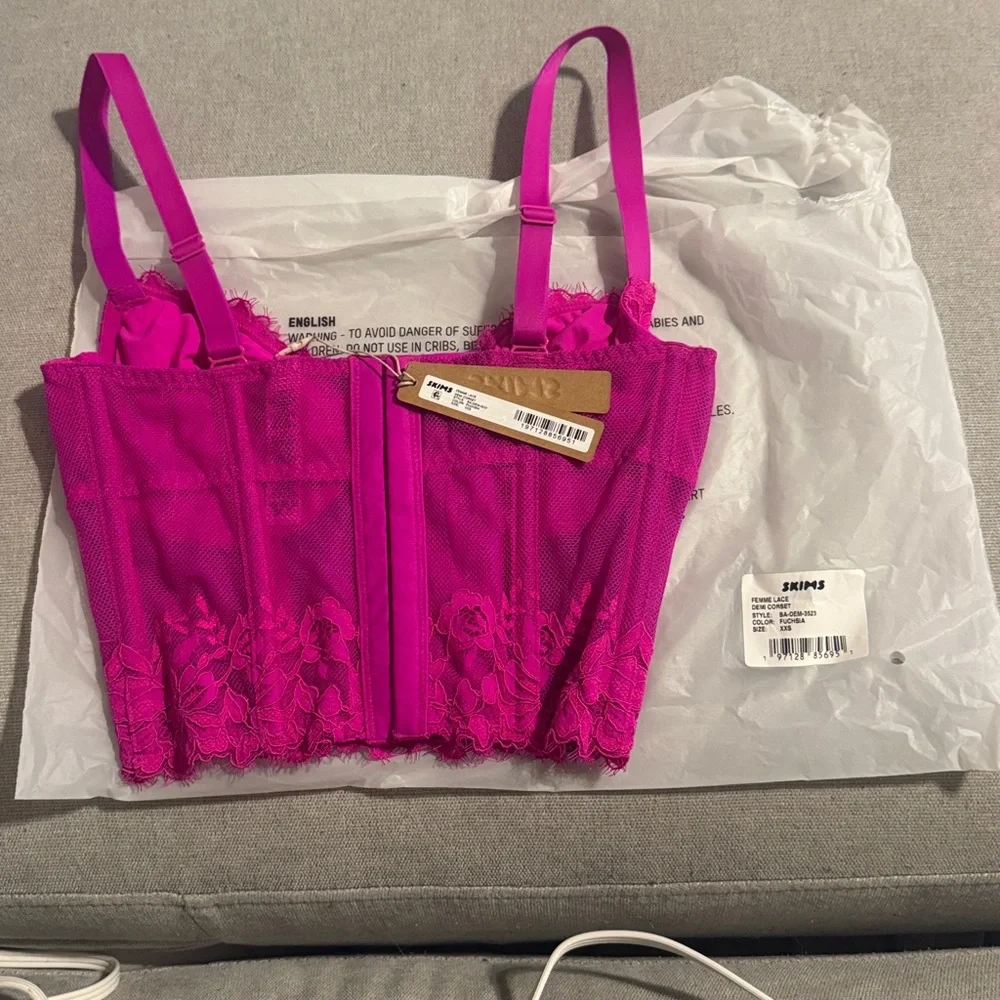 SKIMS LACE BALCONETTE CORSET | FUCHSIA - Picture 3 of 6